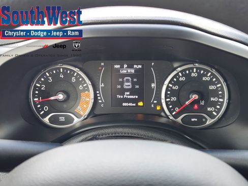 Used 2023 Jeep Renegade Latitude image 16