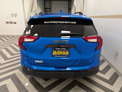 Used 2024 GMC Terrain SLT w/ Infotainment Package II image 25