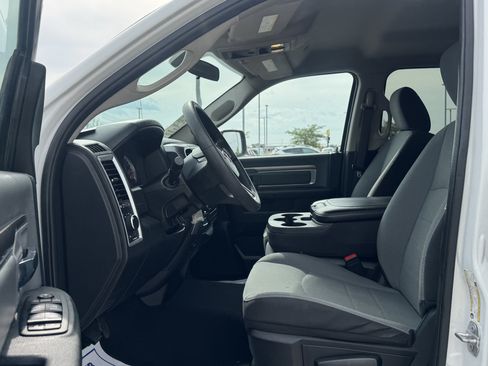 Used 2024 RAM 1500 Classic SLT AWD/4WD image 18