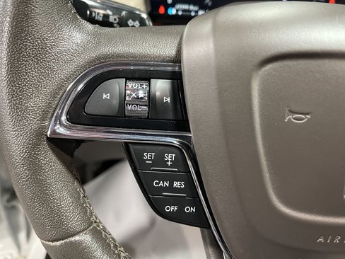 Used 2021 Lincoln Nautilus Standard image 18