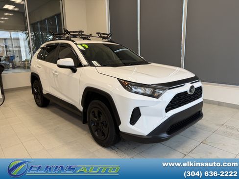 Used 2019 Toyota RAV4 LE image 1