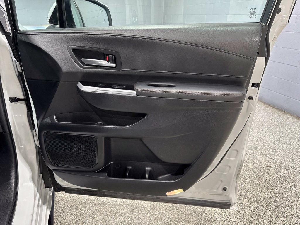 Used 2026 Toyota Sienna Platinum AWD/4WD image 16