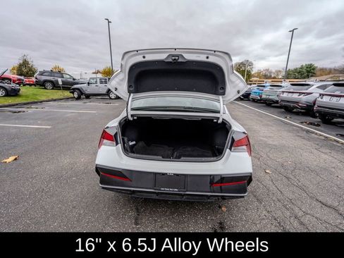Certified 2024 Hyundai Elantra SEL image 13
