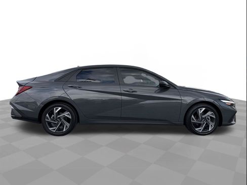 Used 2025 Hyundai Elantra Sport FWD image 6