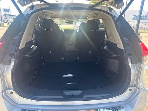 Used 2019 Nissan Rogue SV w/ Premium Package AWD/4WD image 12