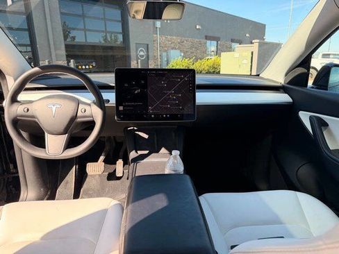 Used 2022 Tesla Model Y Long Range AWD/4WD image 10