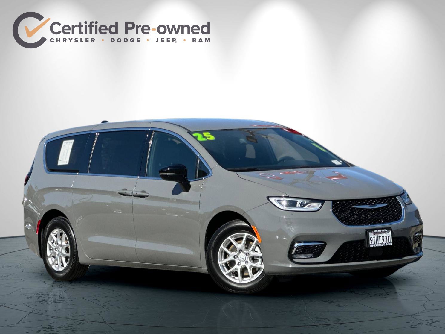 Certified 2025 Chrysler Pacifica Select FWD image 2