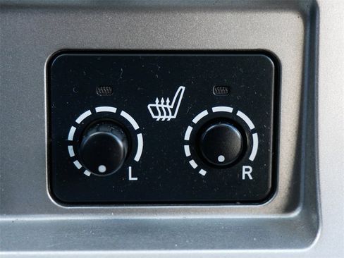 Used 2012 Toyota Highlander SE w/ Tow Pkg image 23