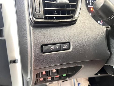 Used 2022 Nissan Rogue Sport SV w/ Technology Package image 20