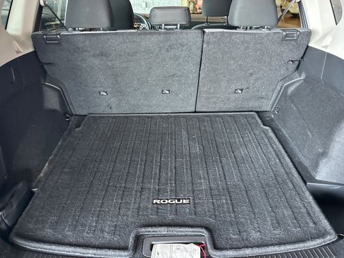 Used 2022 Nissan Rogue S FWD image 12