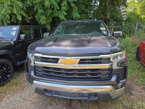 Used 2024 Chevrolet Silverado 1500 LT AWD/4WD image 2