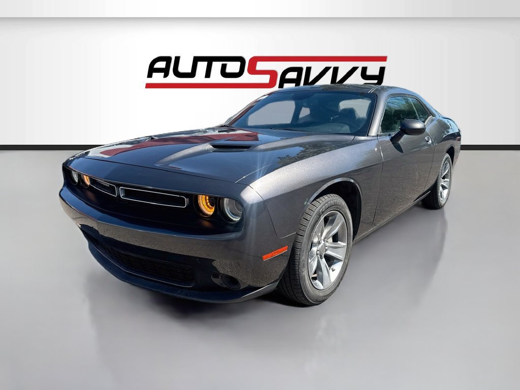 Used 2022 Dodge Challenger SXT RWD image 3
