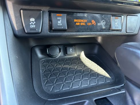 Used 2022 Toyota RAV4 XSE AWD/4WD image 25