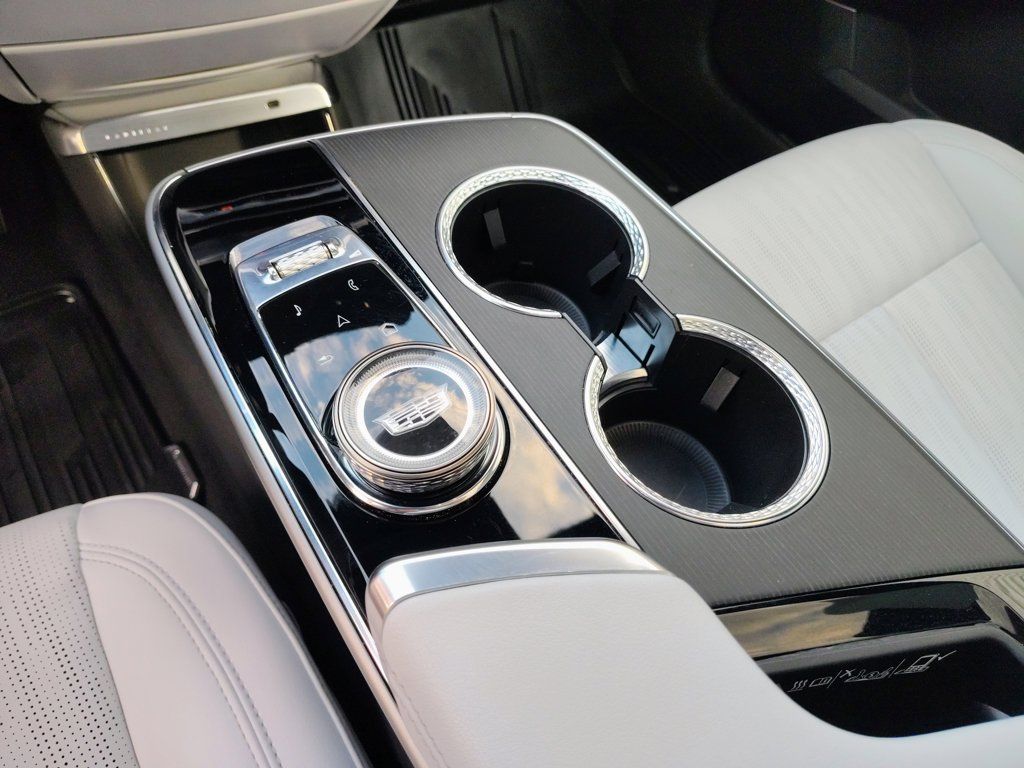 Used 2024 Cadillac Lyriq Luxury AWD/4WD image 28