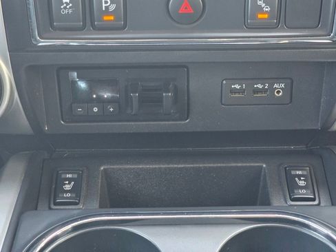 Used 2019 Nissan Titan SV w/ SV Convenience Package image 14