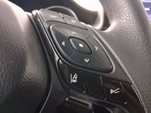 Used 2021 Toyota C-HR LE image 18