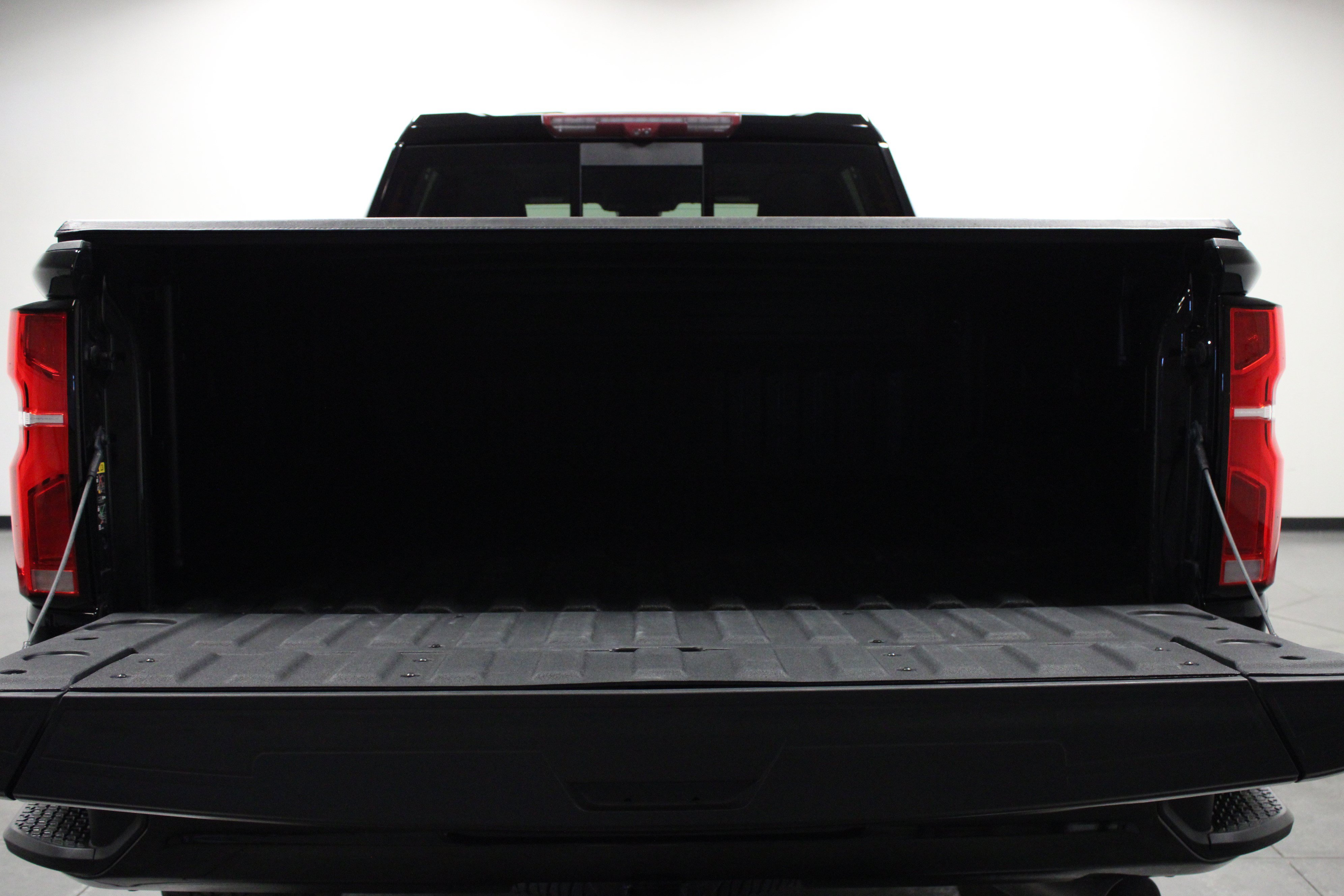 Used 2024 Chevrolet Silverado 2500 High Country w/ Technology Package AWD/4WD image 14