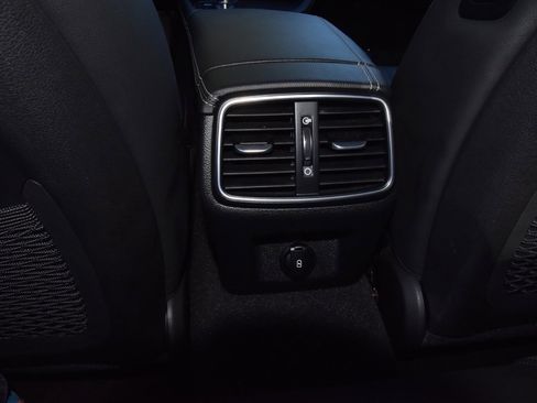 Used 2023 Genesis G70 3.3T image 18