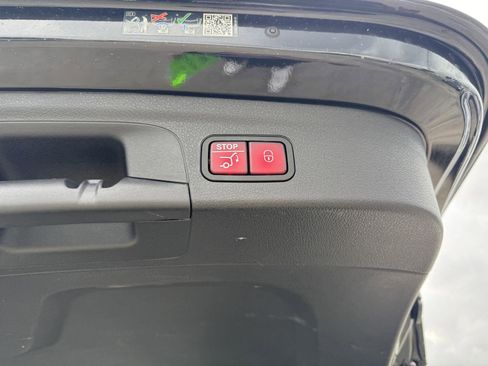 Used 2023 Mercedes-Benz GLE 350 w/ AMG Line Exterior image 24