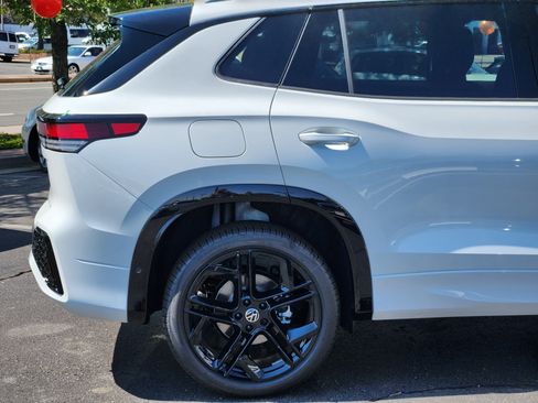 New 2025 Volkswagen Tiguan SE R-Line image 6