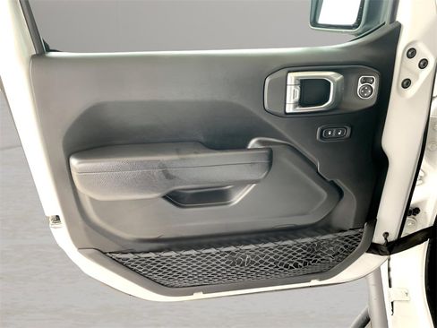 Used 2022 Jeep Gladiator Sport image 11