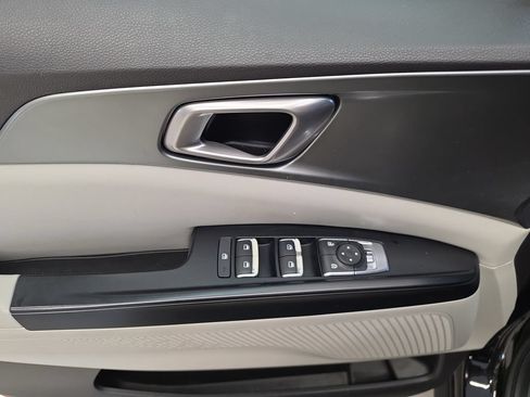 Certified 2022 Kia Carnival LX FWD image 17