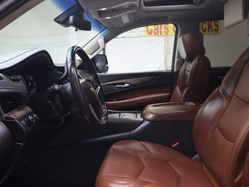 Used 2019 Cadillac Escalade ESV Luxury image 19