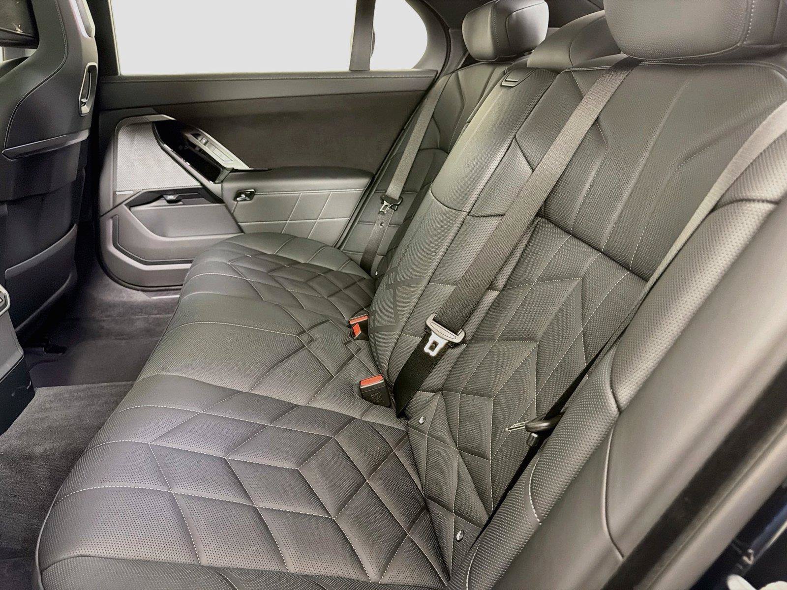 New 2027 BMW 740i xDrive w/ Executive Package AWD/4WD image 24