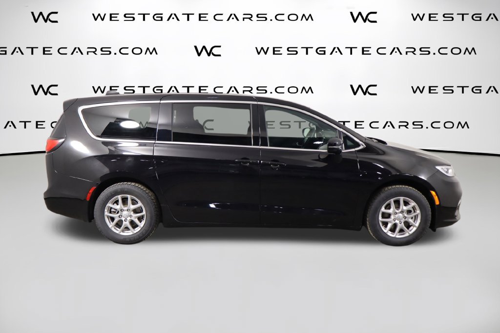 Used 2025 Chrysler Pacifica Select FWD image 50