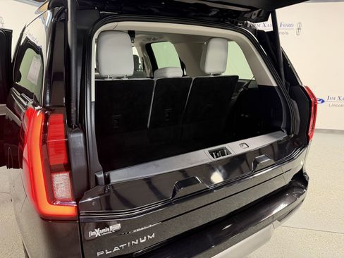 Used 2025 Ford Expedition Platinum image 30