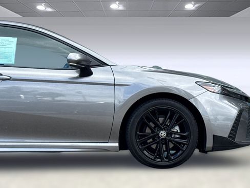 Used 2025 Toyota Camry SE image 33