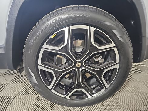 Used 2024 Rivian R1S Adventure AWD/4WD image 10