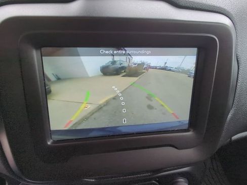 Used 2019 Jeep Renegade Latitude w/ Cold Weather Group image 25