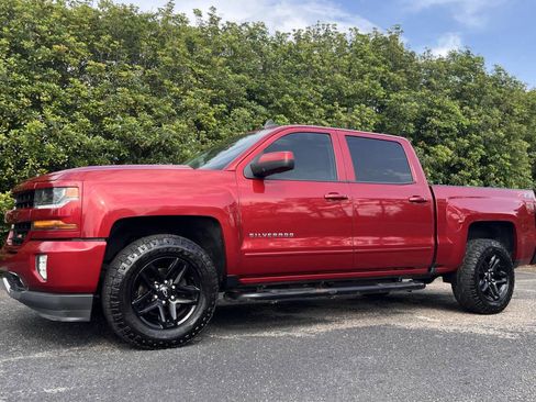 Used 2018 Chevrolet Silverado 1500 LT w/ All Star Edition image 3