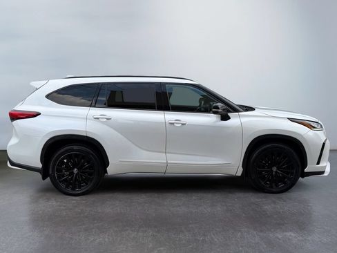 Used 2023 Toyota Highlander XSE AWD/4WD image 4