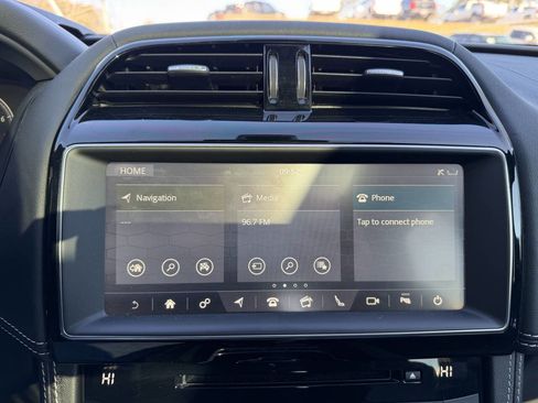 Used 2018 Jaguar F-PACE R-Sport image 28