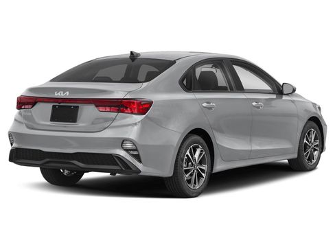 Used 2024 Kia Forte LXS FWD image 3