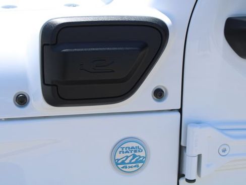 Used 2023 Jeep Wrangler Unlimited Sahara w/ Cold Weather Group AWD/4WD image 9