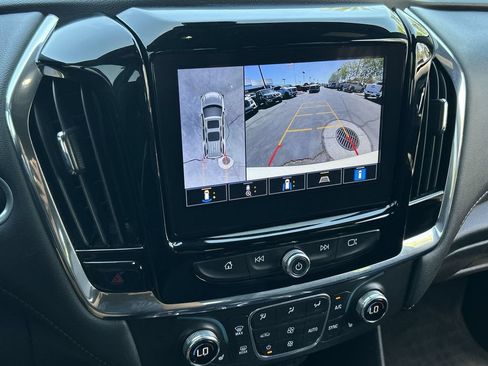 Used 2023 Chevrolet Traverse LT w/ LT Premium Package FWD image 15