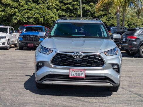 Used 2020 Toyota Highlander Platinum image 2