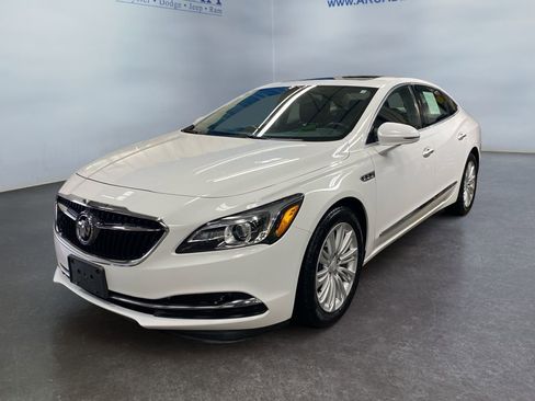 Used 2019 Buick LaCrosse Essence image 1