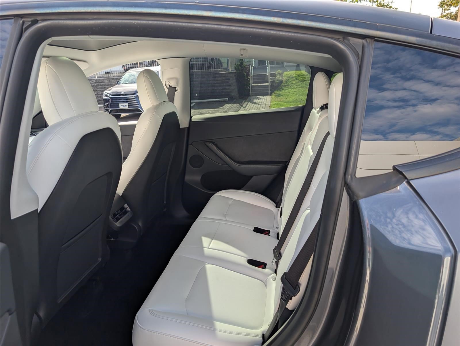 Used 2022 Tesla Model Y Performance AWD/4WD image 15