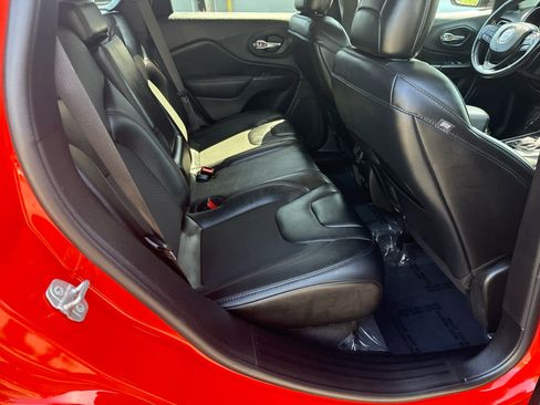 Used 2021 Jeep Cherokee Trailhawk image 14