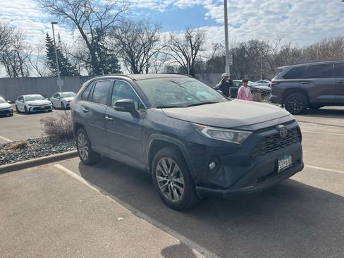 Used 2019 Toyota RAV4 XLE Premium w/ Cold Weather Package image 5