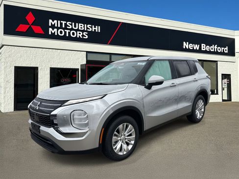 New 2026 Mitsubishi Outlander ES image 1