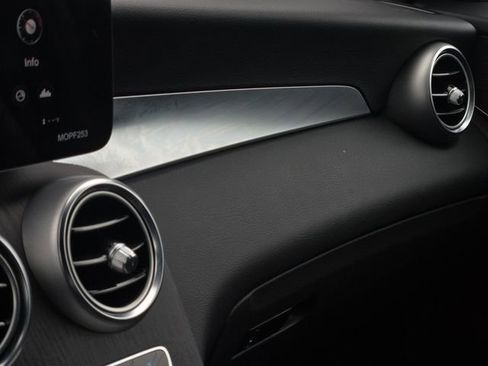 Used 2022 Mercedes-Benz GLC 300 4MATIC image 32