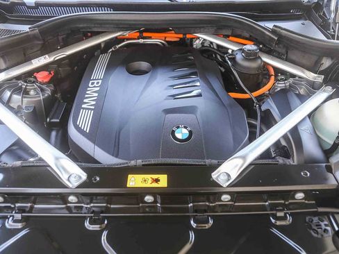 Used 2025 BMW X5 xDrive50e w/ Executive Package image 23