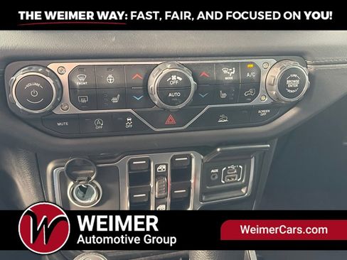 Used 2024 Jeep Wrangler Unlimited Sahara w/ Technology Group AWD/4WD image 36