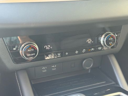 New 2025 Mitsubishi Outlander SE image 31