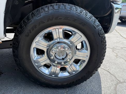 Used 2015 Ford F250 Lariat w/ Chrome Package image 28